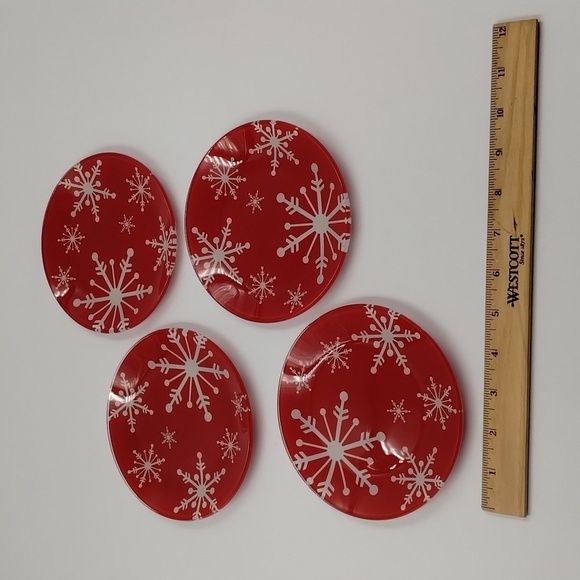 Peppermint Snowflake plates 5.5 diameter snack plates red white set of 4 - Picture 3 of 4